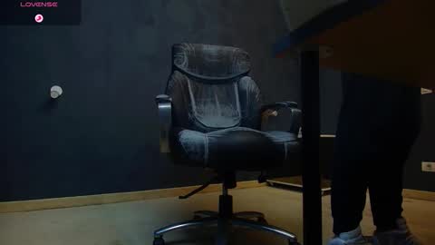 Snapshot of enzorace chatting on November 5, 2025, 6:13 am EnzoRace online show from November 5, 2025, 6:13 am