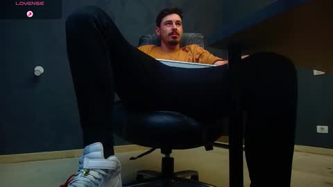 Snapshot of enzorace chatting on November 6, 2025, 6:47 am EnzoRace online show from November 6, 2025, 6:47 am