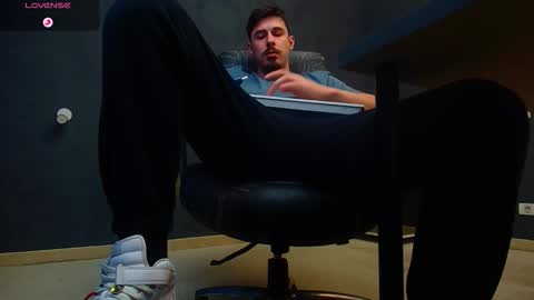 Snapshot of enzorace chatting on November 8, 2025, 6:02 am EnzoRace online show from November 8, 2025, 6:02 am