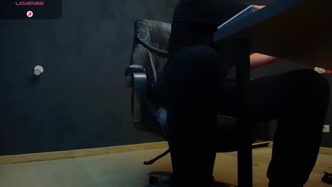 Snapshot of enzorace chatting on November 12, 2025, 5:30 am EnzoRace online show from November 12, 2025, 5:30 am