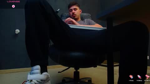 Snapshot of enzorace chatting on November 13, 2025, 6:23 am EnzoRace online show from November 13, 2025, 6:23 am