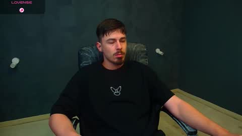 Snapshot of enzorace chatting on November 17, 2025, 5:24 am EnzoRace online show from November 17, 2025, 5:24 am