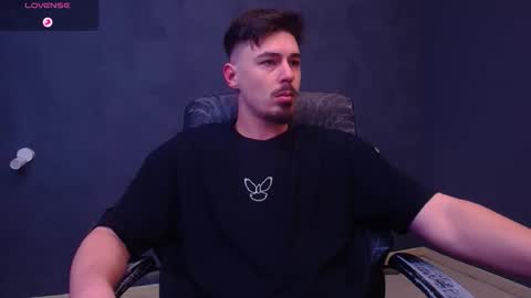 Snapshot of enzorace chatting on November 24, 2025, 5:29 am EnzoRace online show from November 24, 2025, 5:29 am