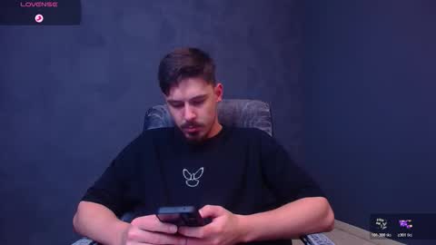 Snapshot of enzorace chatting on December 2, 2025, 5:35 am EnzoRace online show from December 2, 2025, 5:35 am