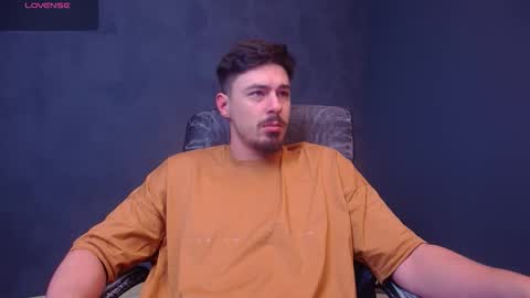 Snapshot of enzorace chatting on December 4, 2025, 6:01 am EnzoRace online show from December 4, 2025, 6:01 am