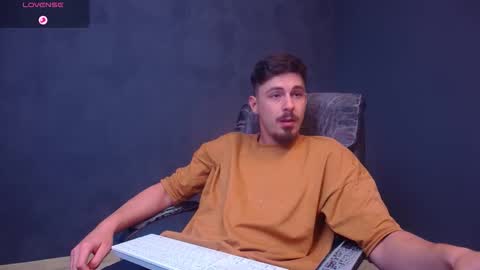 Snapshot of enzorace chatting on December 14, 2025, 8:02 pm EnzoRace online show from December 14, 2025, 8:02 pm