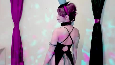 Leyla online show from October 26, 2025, 2:17 am