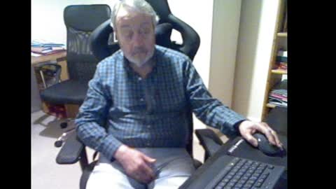 erasmus_d online show from December 2, 2024, 6:21 pm