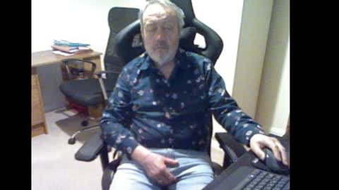 erasmus_d online show from January 6, 2025, 5:59 pm