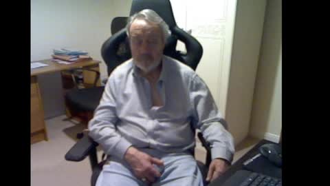 erasmus_d online show from February 20, 2025, 6:35 pm