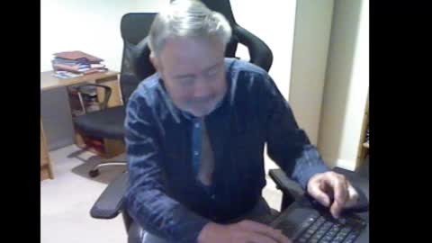 erasmus_d online show from November 2, 2025, 5:15 pm