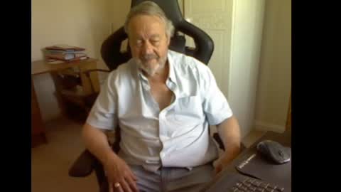 erasmus_d online show from July 8, 2026, 9:25 am