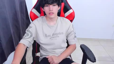 Snapshot of eren_tatakae chatting on October 31, 2025, 7:26 pm eren_tatakae online show from October 31, 2025, 7:26 pm