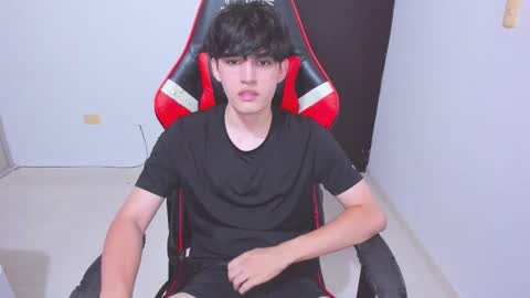 Snapshot of eren_tatakae chatting on December 4, 2025, 2:10 am eren_tatakae online show from December 4, 2025, 2:10 am