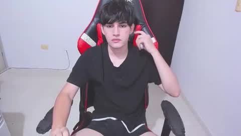 Snapshot of eren_tatakae chatting on December 16, 2025, 2:27 am eren_tatakae online show from December 16, 2025, 2:27 am