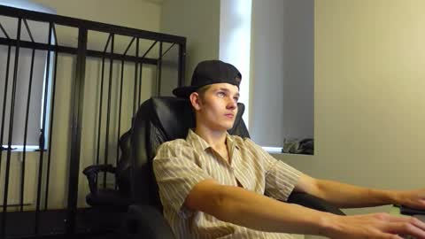 Snapshot of eric_poston chatting on October 10, 2025, 12:15 pm online show from October 10, 2025, 12:15 pm