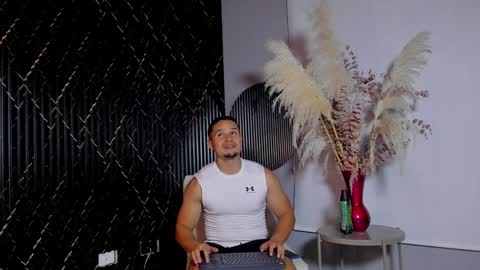 Snapshot of erickdowell chatting on February 9, 2025, 2:38 am Erick online show from February 9, 2025, 2:38 am