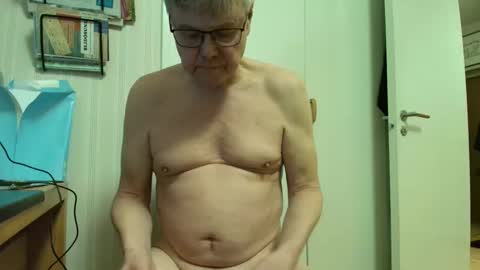 Snapshot of erik5552 chatting on March 11, 2026, 5:52 pm Erik online show from March 11, 2026, 5:52 pm