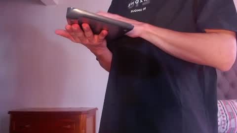 Snapshot of erik_rodriguez chatting on June 15, 2026, 7:05 pm Erik rodriguez online show from June 15, 2026, 7:05 pm