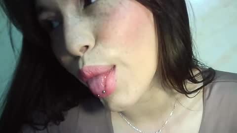 Erika online show from May 3, 2026, 2:06 am