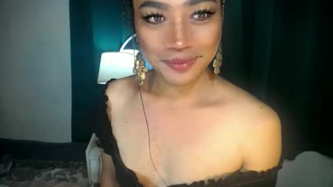 erika_madrigal online show from October 13, 2025, 9:04 pm