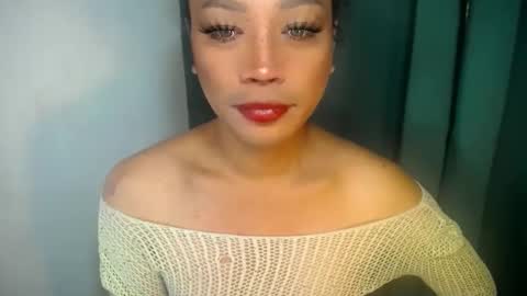 erika_madrigal online show from December 19, 2025, 11:45 pm