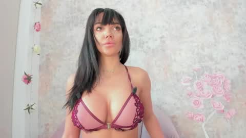 Snapshot of erikabeee1 chatting on March 25, 2026, 6:41 am Erikabeee online show from March 25, 2026, 6:41 am