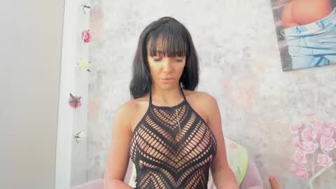 Snapshot of erikabeee1 chatting on April 24, 2026, 5:32 am Erikabeee online show from April 24, 2026, 5:32 am