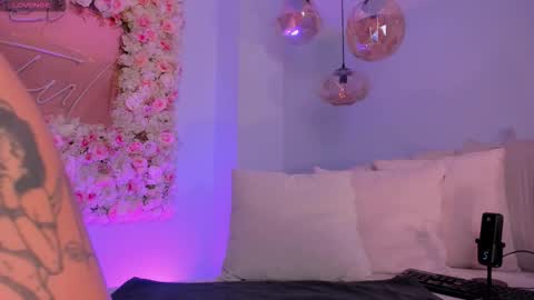 Snapshot of erikabenz chatting on February 24, 2026, 12:36 pm Erika Benz online show from February 24, 2026, 12:36 pm