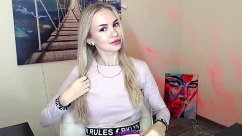 Snapshot of erikagavin chatting on October 29, 2025, 12:51 pm Erika online show from October 29, 2025, 12:51 pm