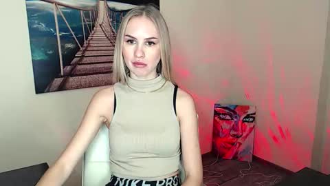 Snapshot of erikagavin chatting on October 30, 2025, 12:39 pm Erika online show from October 30, 2025, 12:39 pm