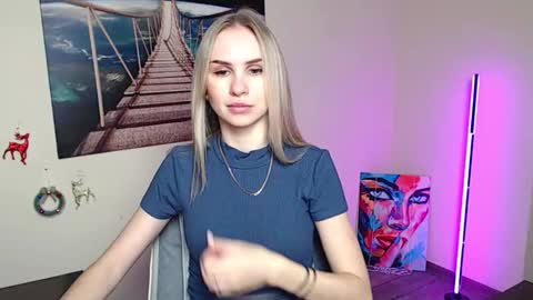 Snapshot of erikagavin chatting on December 19, 2025, 1:18 pm Erika online show from December 19, 2025, 1:18 pm