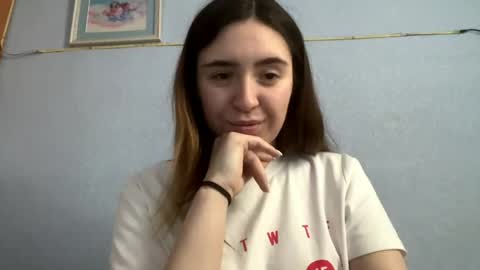 Snapshot of erinnkuhre chatting on May 16, 2026, 12:26 pm Lily online show from May 16, 2026, 12:26 pm