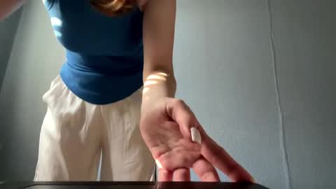 Snapshot of erinnkuhre chatting on May 23, 2026, 5:12 am Lily online show from May 23, 2026, 5:12 am
