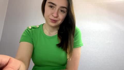 Snapshot of erinnkuhre chatting on May 28, 2026, 5:21 pm Lily online show from May 28, 2026, 5:21 pm