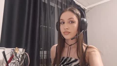 Snapshot of erinnnaji chatting on April 26, 2026, 4:59 pm Katrin online show from April 26, 2026, 4:59 pm