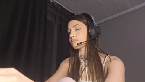 Snapshot of erinnnaji chatting on April 30, 2026, 5:08 pm Katrin online show from April 30, 2026, 5:08 pm