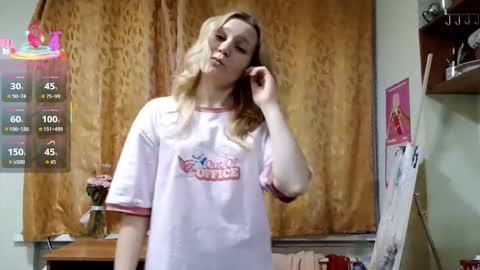 Amelie online show from November 25, 2025, 1:33 pm