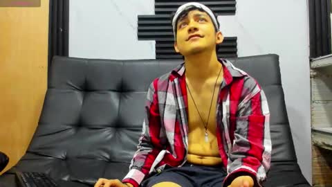 Snapshot of eros_fang chatting on November 11, 2025, 12:05 pm eros_fang online show from November 11, 2025, 12:05 pm