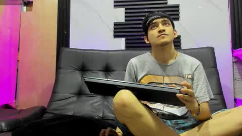 Snapshot of eros_fang chatting on November 19, 2025, 12:05 pm eros_fang online show from November 19, 2025, 12:05 pm