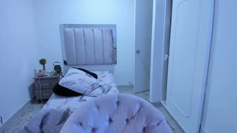 eros_wild online show from February 21, 2025, 9:34 am