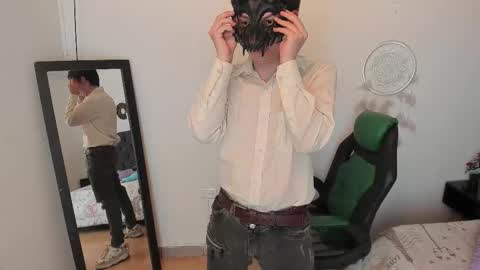 Snapshot of eross_guyy chatting on October 4, 2025, 4:10 am Camilo online show from October 4, 2025, 4:10 am