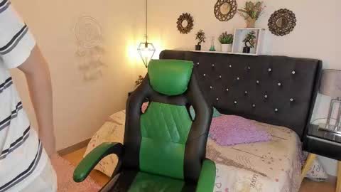 Snapshot of eross_guyy chatting on October 5, 2025, 3:38 am Camilo online show from October 5, 2025, 3:38 am