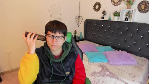 Snapshot of eross_guyy chatting on October 7, 2025, 3:25 am Camilo online show from October 7, 2025, 3:25 am