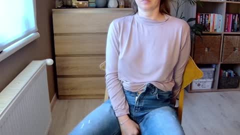 Snapshot of erotic_vibe chatting on December 17, 2024, 1:05 pm Melissa online show from December 17, 2024, 1:05 pm