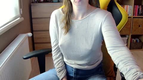 Snapshot of erotic_vibe chatting on December 23, 2024, 4:17 pm Melissa online show from December 23, 2024, 4:17 pm
