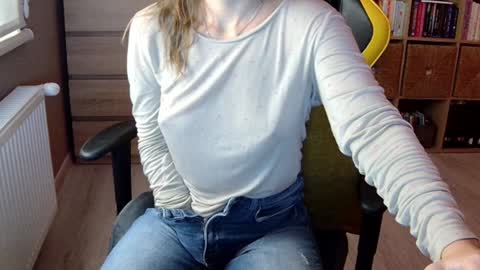 Snapshot of erotic_vibe chatting on January 2, 2025, 5:07 pm Melissa online show from January 2, 2025, 5:07 pm