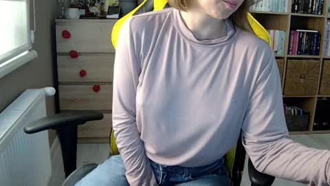 Snapshot of erotic_vibe chatting on February 15, 2025, 4:34 pm Melissa online show from February 15, 2025, 4:34 pm