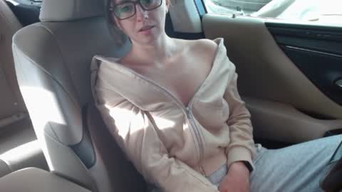 Snapshot of erotic_vibe chatting on March 10, 2025, 12:37 pm Melissa online show from March 10, 2025, 12:37 pm