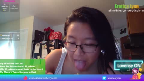 Snapshot of eroticalynn chatting on December 4, 2024, 8:51 pm Lynn online show from December 4, 2024, 8:51 pm